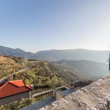 Arachova Chalet I, Breathtaking Infinity View. Villa *