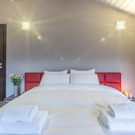 Arachova Chalet I, Breathtaking Infinity View. Villa