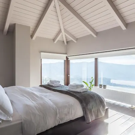 Arachova Chalet I, Breathtaking Infinity View. Villa
