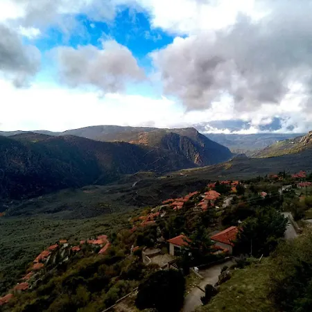 Arachova Chalet I, Breathtaking Infinity View. * Livadeia