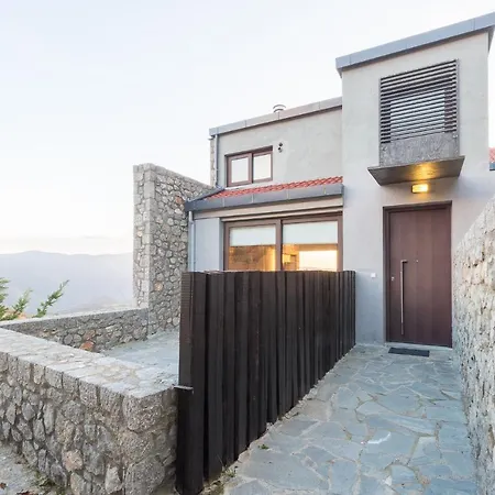 Arachova Chalet I, Breathtaking Infinity View. Villa