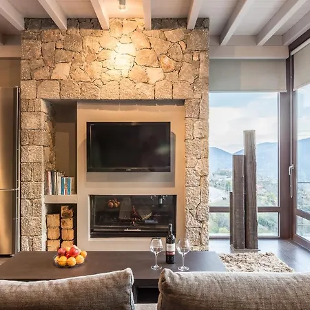 Villa Arachova Chalet I, Breathtaking Infinity View. *