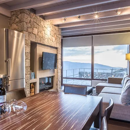 Arachova Chalet I, Breathtaking Infinity View. Villa Livadeia