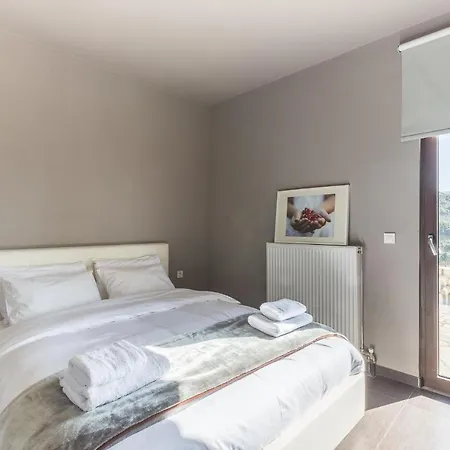 Arachova Chalet I, Breathtaking Infinity View. Villa *