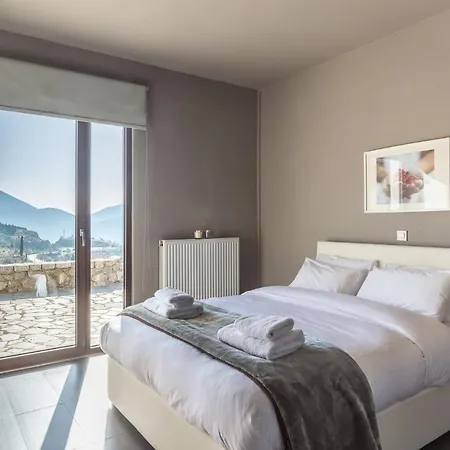 Arachova Chalet I, Breathtaking Infinity View. Villa *
