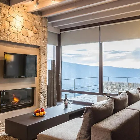 Villa Arachova Chalet I, Breathtaking Infinity View.